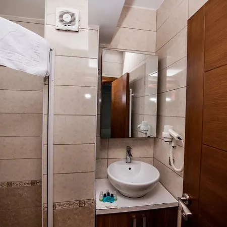 Carina Otel